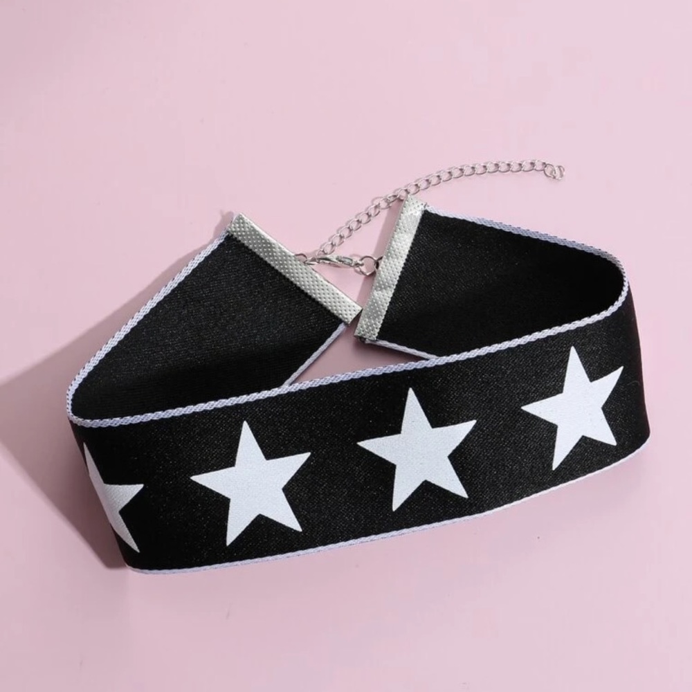 ⭐️ Awesome Black And White Wide Star Choker ⭐️
